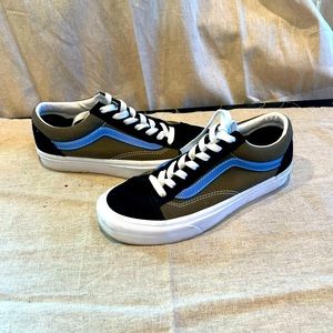 VANS “Off The Wall” Low Top Sneakers